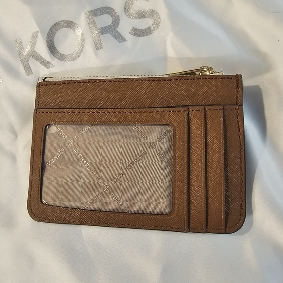 New With Tags Michael Kors crossbody and like new matching wallet & dustbag - Picture 4 of 9